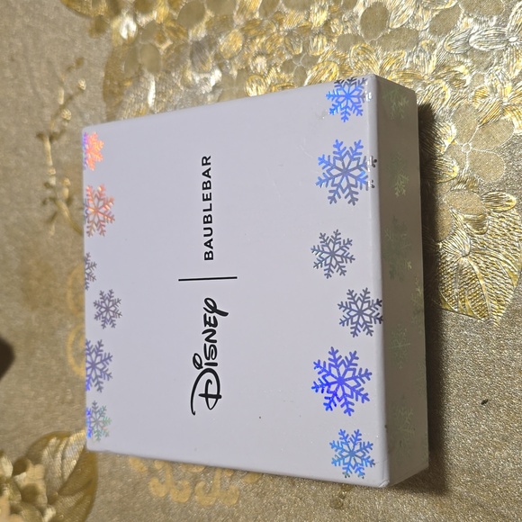 Disney x Baublebar Winnie the Pooh Winter Hat Slider Earrings. OS - Picture 7 of 7